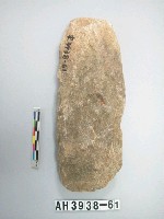 藏品(中長條形舌刃打製石斧)的圖片